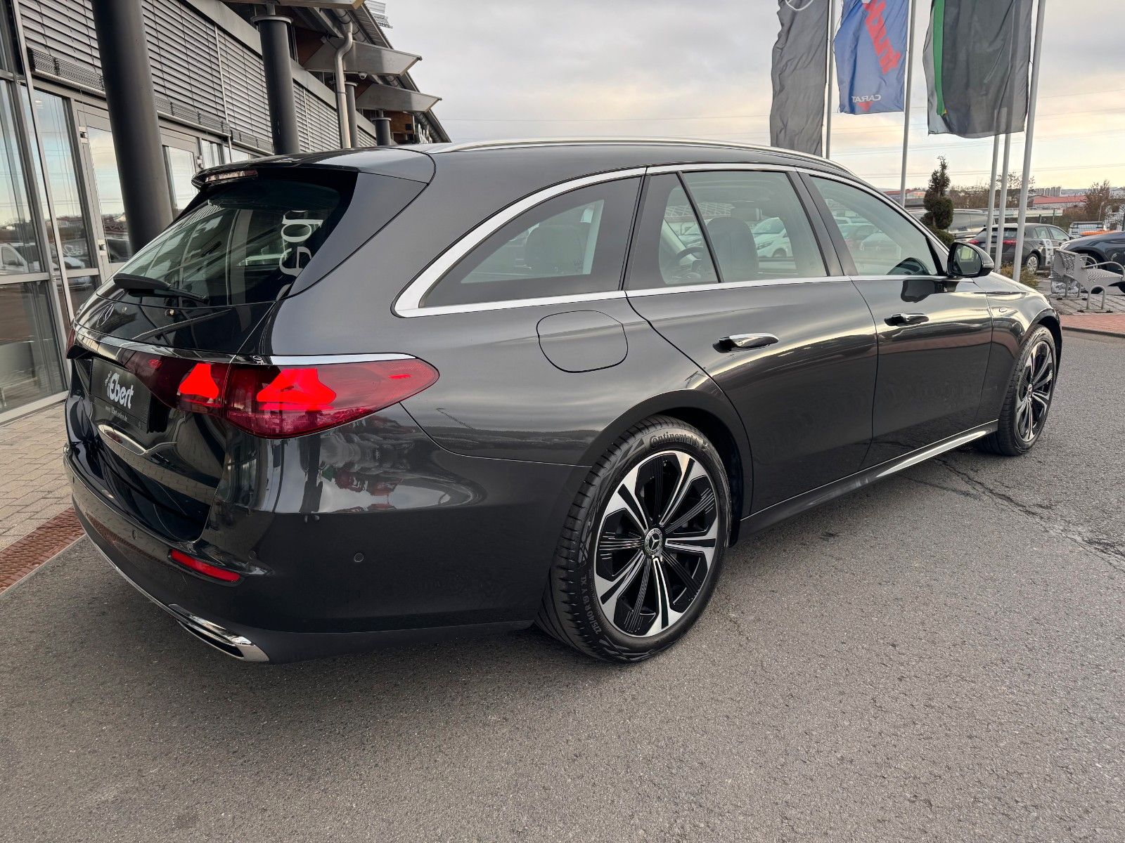 Fahrzeugabbildung Mercedes-Benz E 300de Avantgarde+Pano+AHK+DistrPro+Digital+360