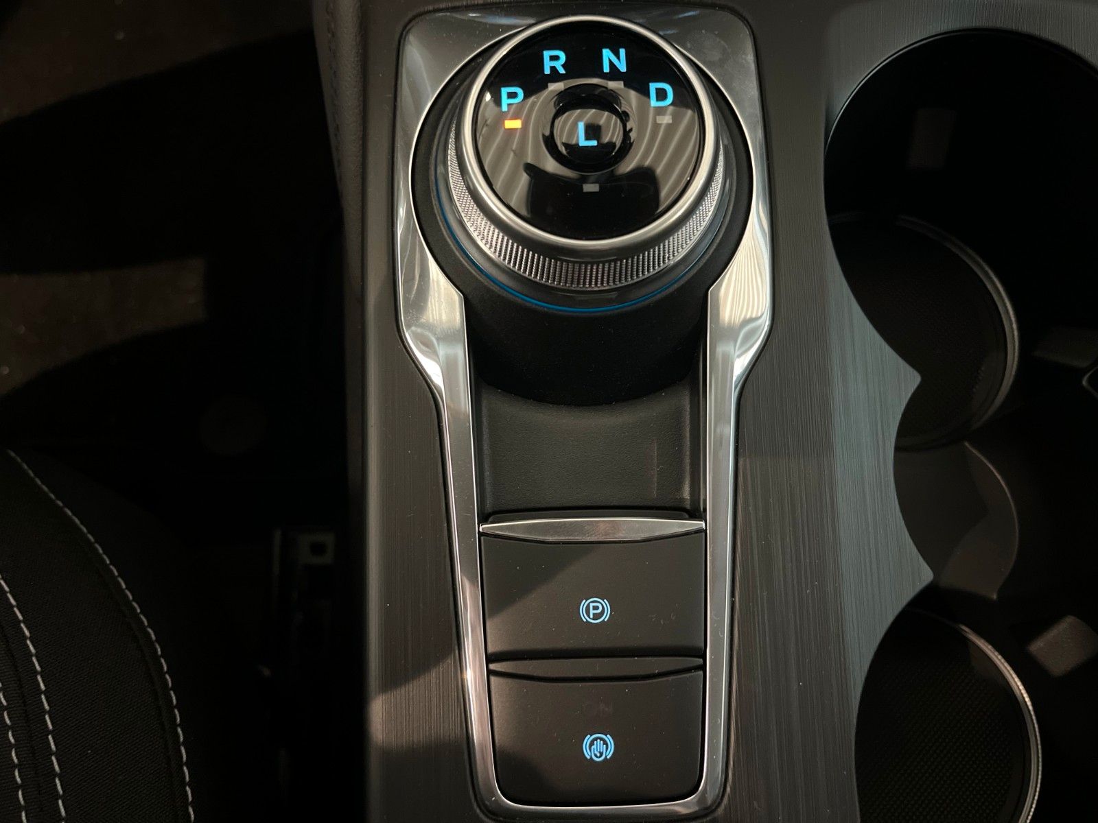 Fahrzeugabbildung Ford Kuga PHEV Titanium NAVI Kamera Winter Paket