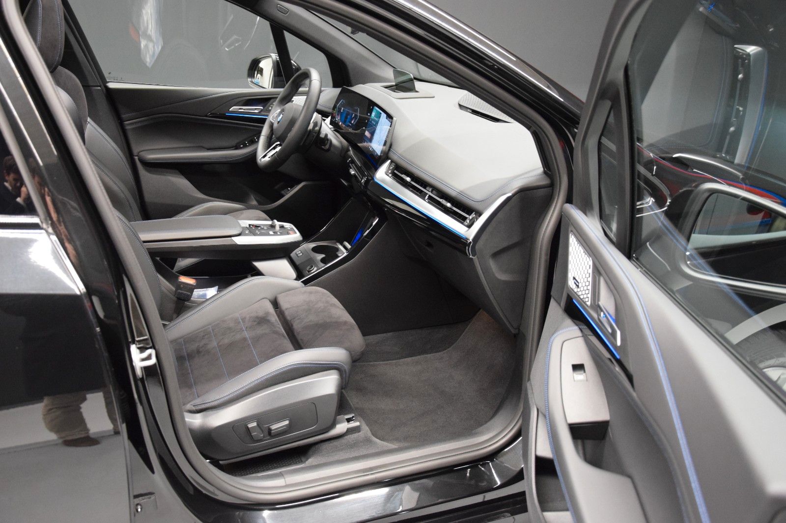 Fahrzeugabbildung BMW 223i xDrive Active Tourer M Sport Pano HuD AHK