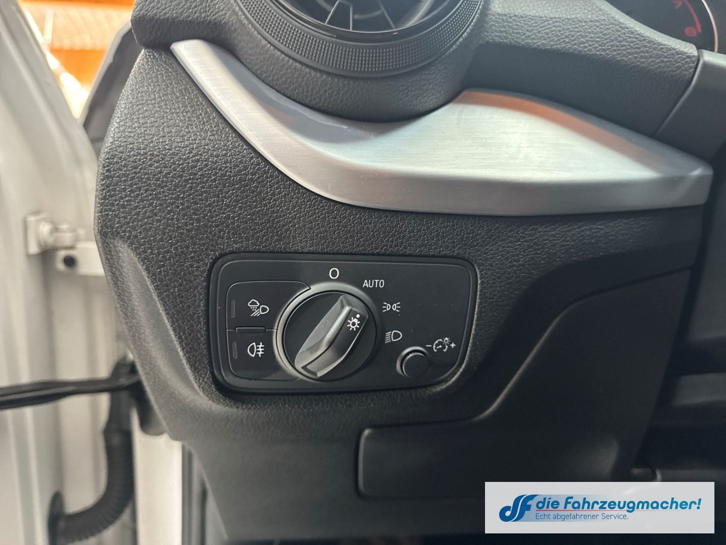 Fahrzeugabbildung Audi Q2 sport Sportpaket Navi Digitales Cockpit LED A