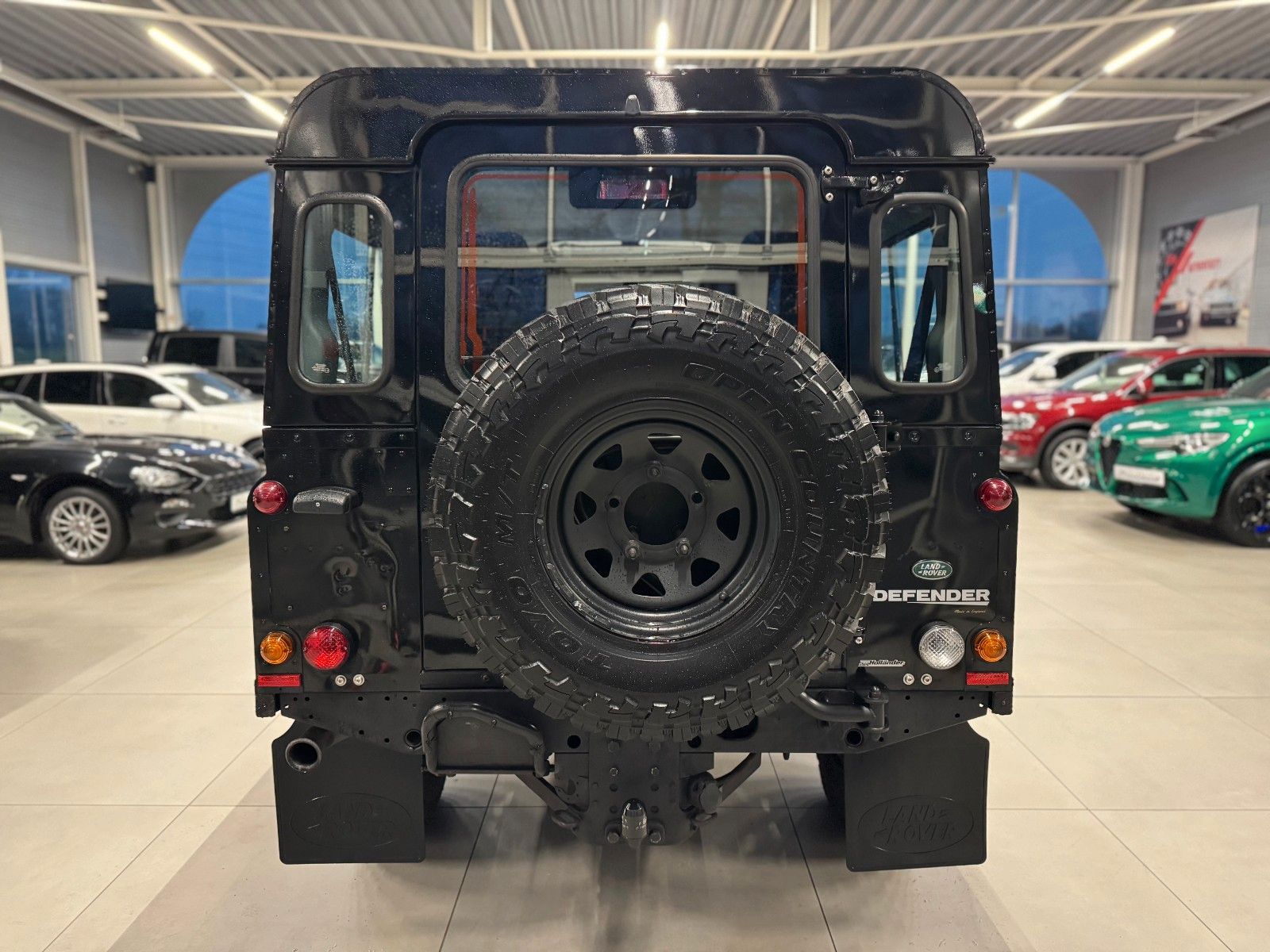 Fahrzeugabbildung Land Rover Defender 110 SE Station Wagon "Maxi-UMBAU"