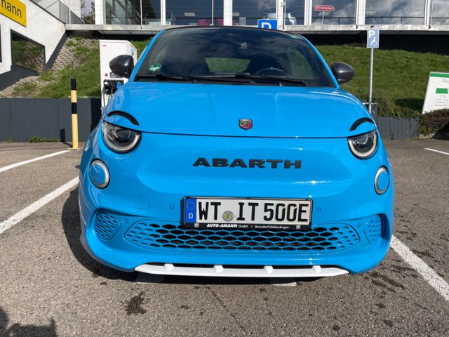 Abarth 500 e Cabrio Scorpionissima