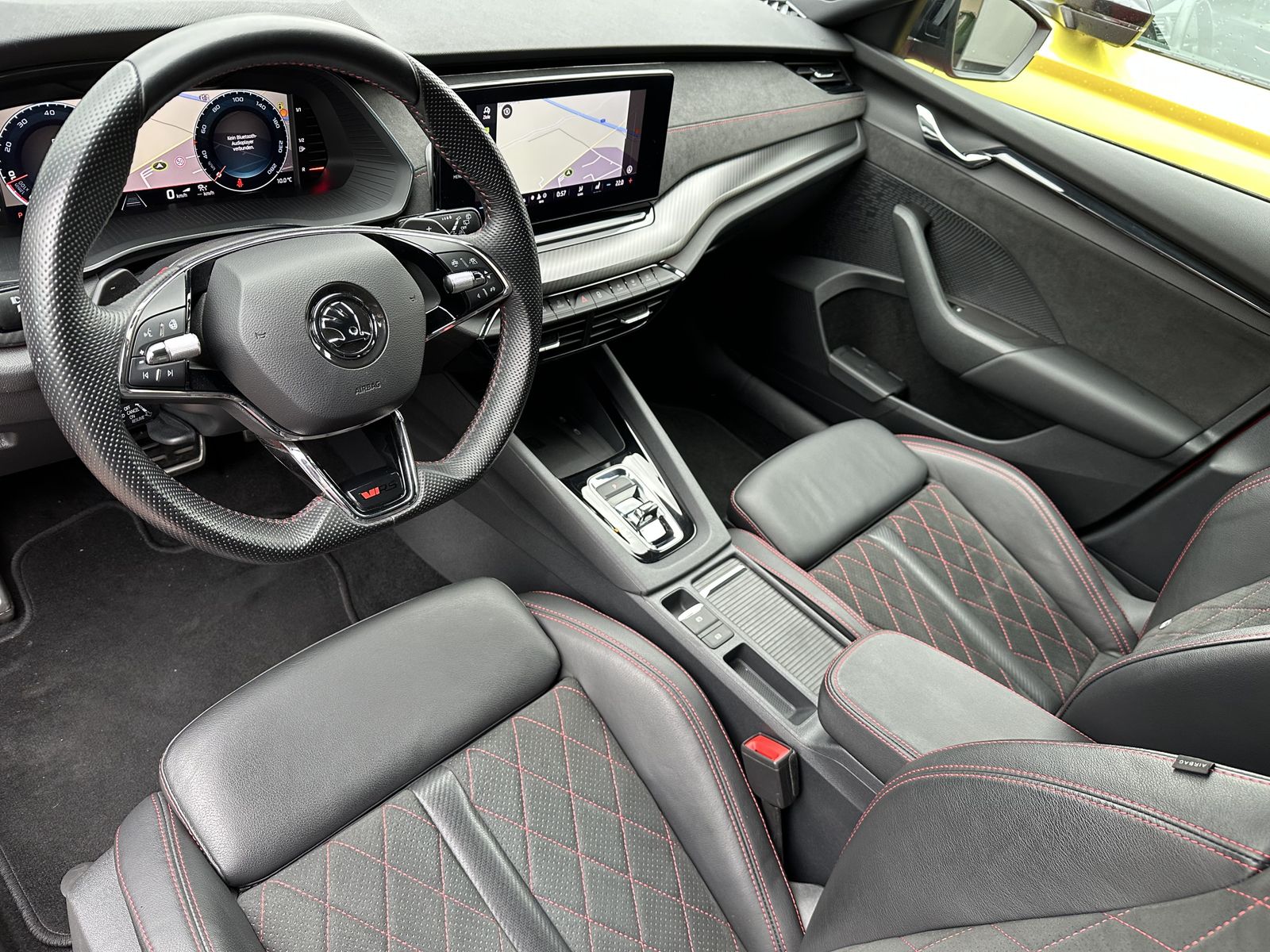 Fahrzeugabbildung SKODA Octavia 2.0 TDI DSG RS NAV+LED+KAM+VCOCK+HUD+DCC
