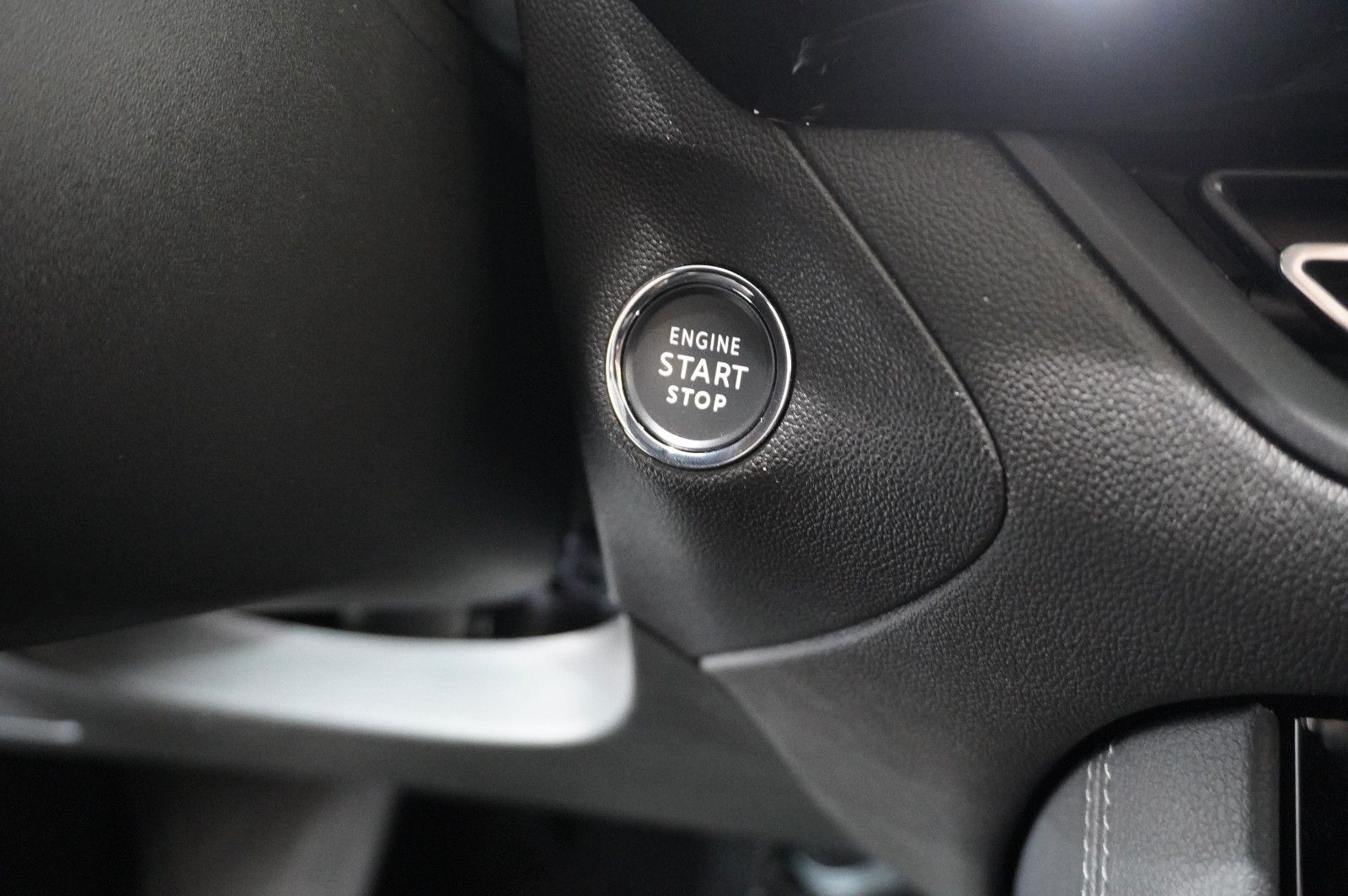 Fahrzeugabbildung Opel Grandland (X) ULTIMATE 4HYBRID NAVI/LED/360°/DAB