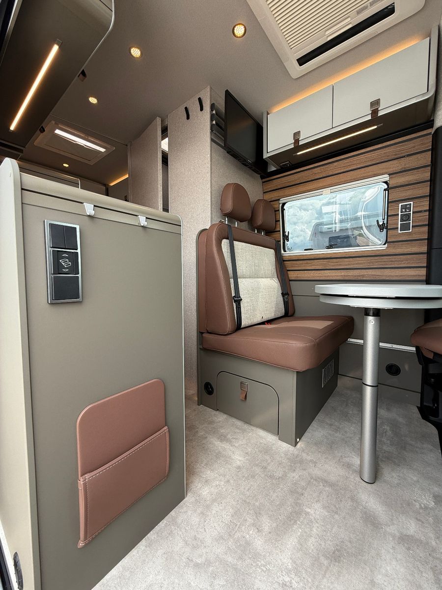 Fahrzeugabbildung HYMER / ERIBA / HYMERCAR Grand Canyon S - MB 600 - 4x4 - 19.986€ Sparen!