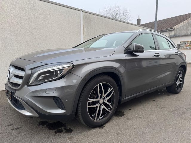 Mercedes-Benz GLA 180  Urban*Pano*LED*PDC*