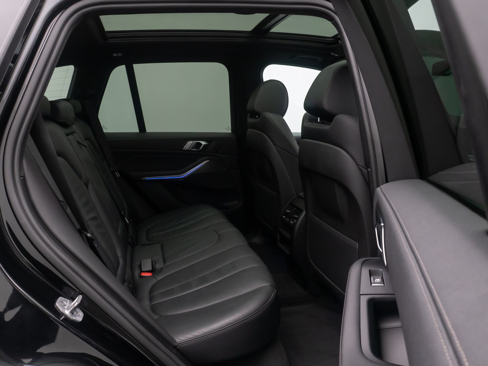 Fahrzeugabbildung BMW X5 xD40d M Sport Laser HUD DAB AHK Panorama Komf