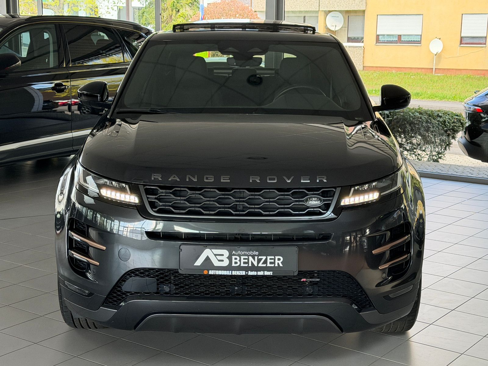 Fahrzeugabbildung Land Rover Range Rover Evoque S Hybrid /R-DYNAMIC/PANO/KAM