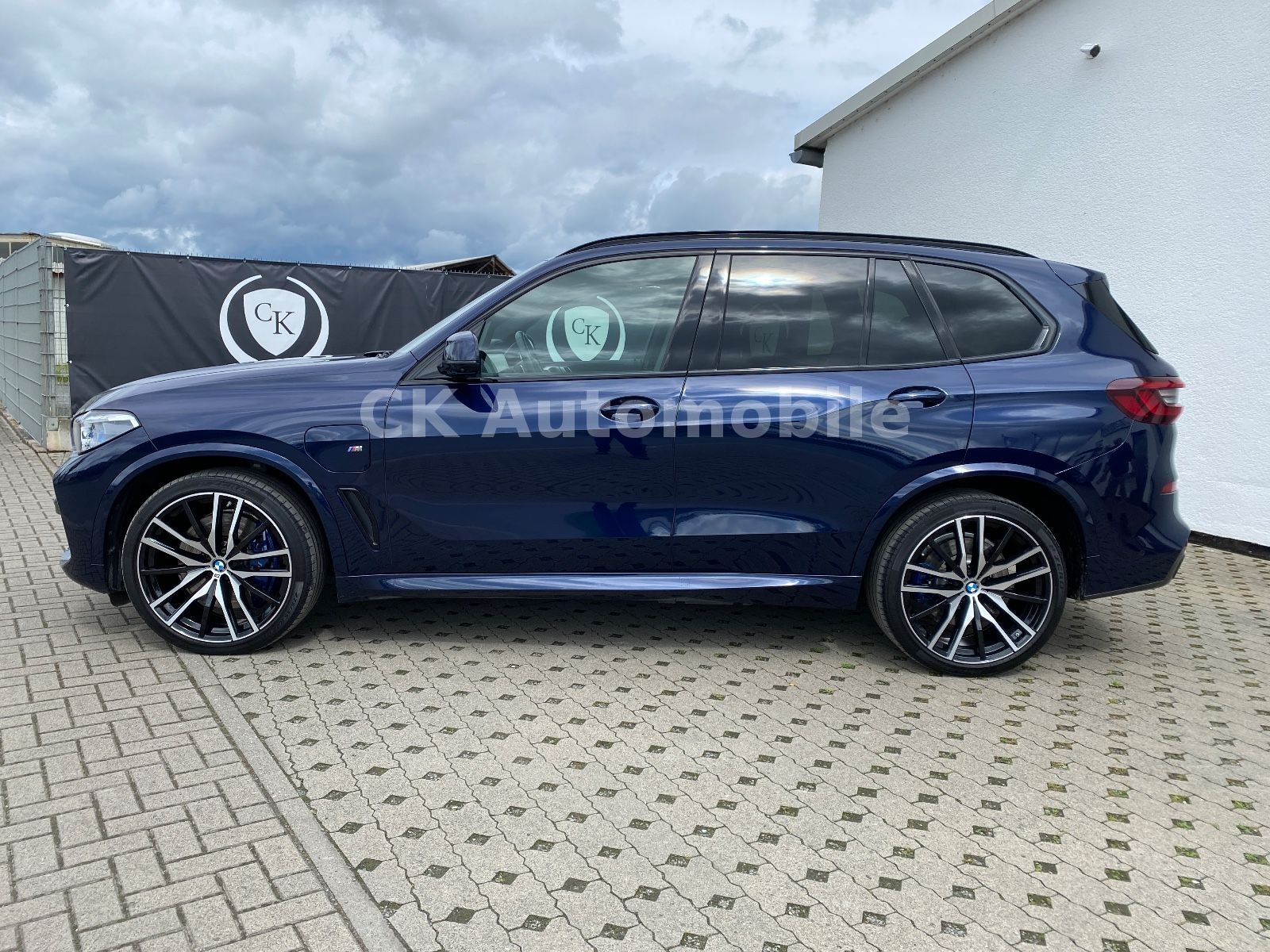 Fahrzeugabbildung BMW X5 xDrive45e M-Sport/Laser/Pano/Head-Up/360°/AHK