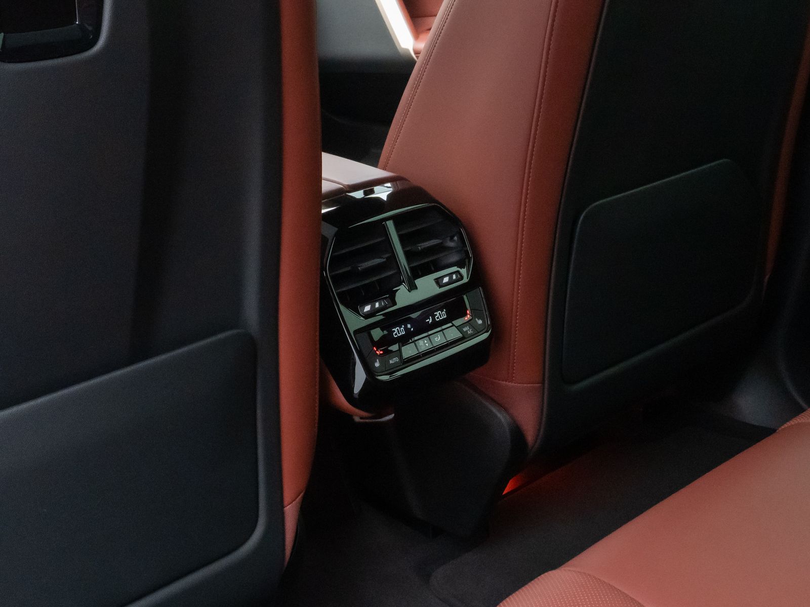 Fahrzeugabbildung BMW iX xD50 Sport Panorama 360°Laser H/K SoftCl 22"