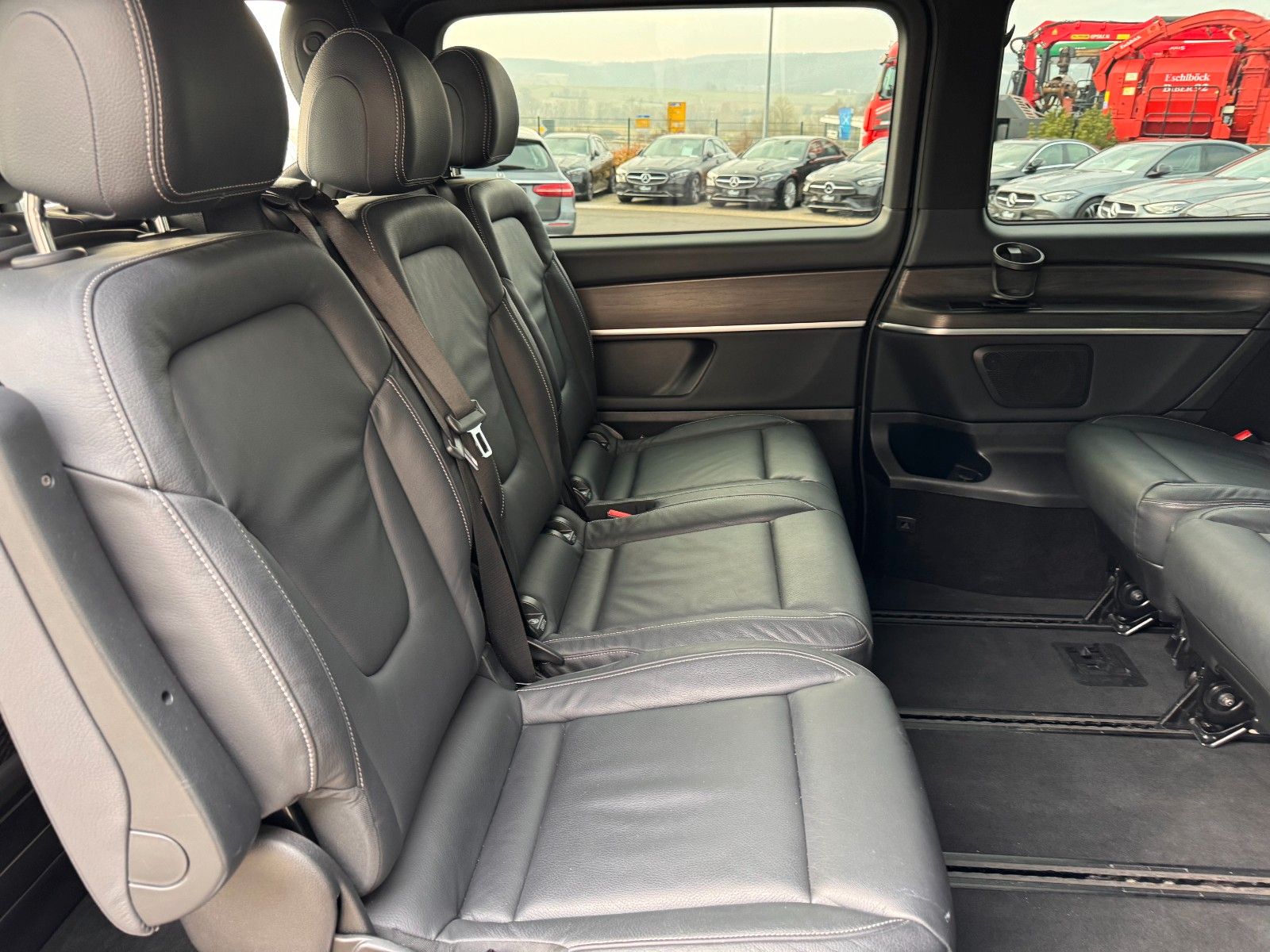 Fahrzeugabbildung Mercedes-Benz V 300 d 4MATIC AVA Extral AHK Standheiz