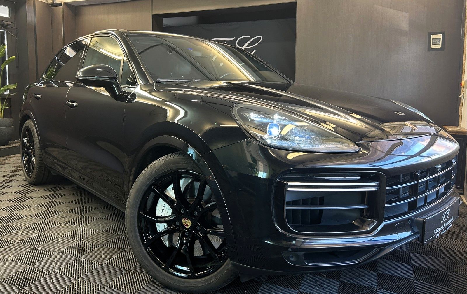 PORSCHE Cayenne Turbo,BOSE,360°Kam.Apple,Pano.Matrix LED