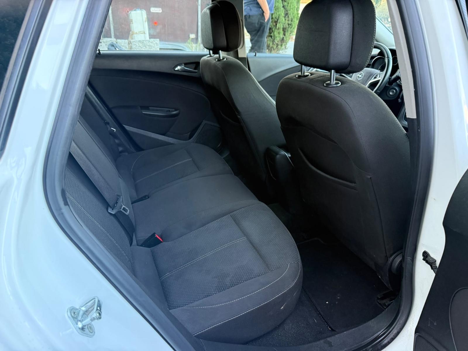 Opel Astra 2013 — photo 9