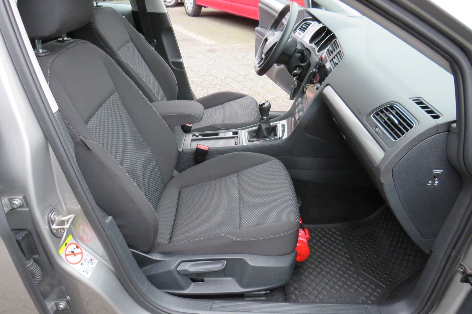 Fahrzeugabbildung Volkswagen Golf VII LIM. SITZH. TELVOR 8-FACH 4T. PDC 1.HD