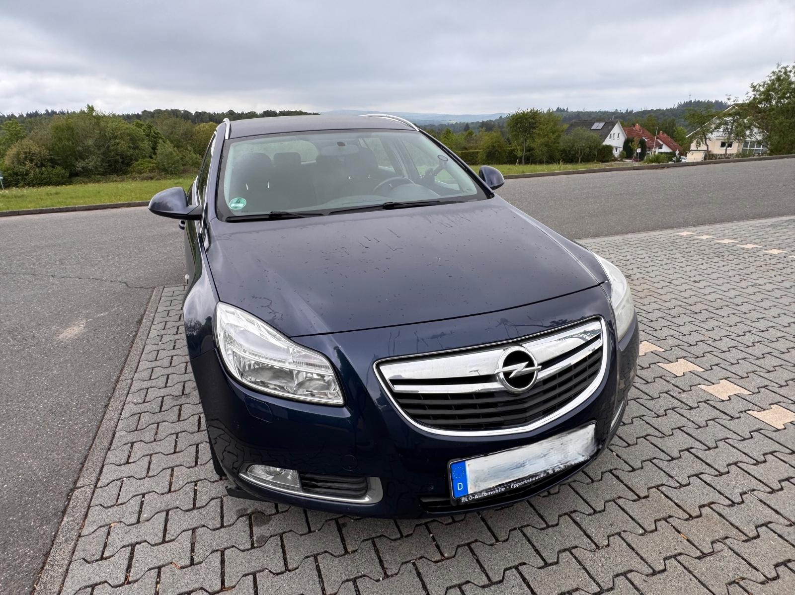 Opel Insignia 2012 — rear view