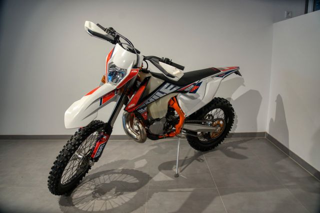 KTM EXC 300 TPI Six Days *16h*Akrapovic*2 Plastik*