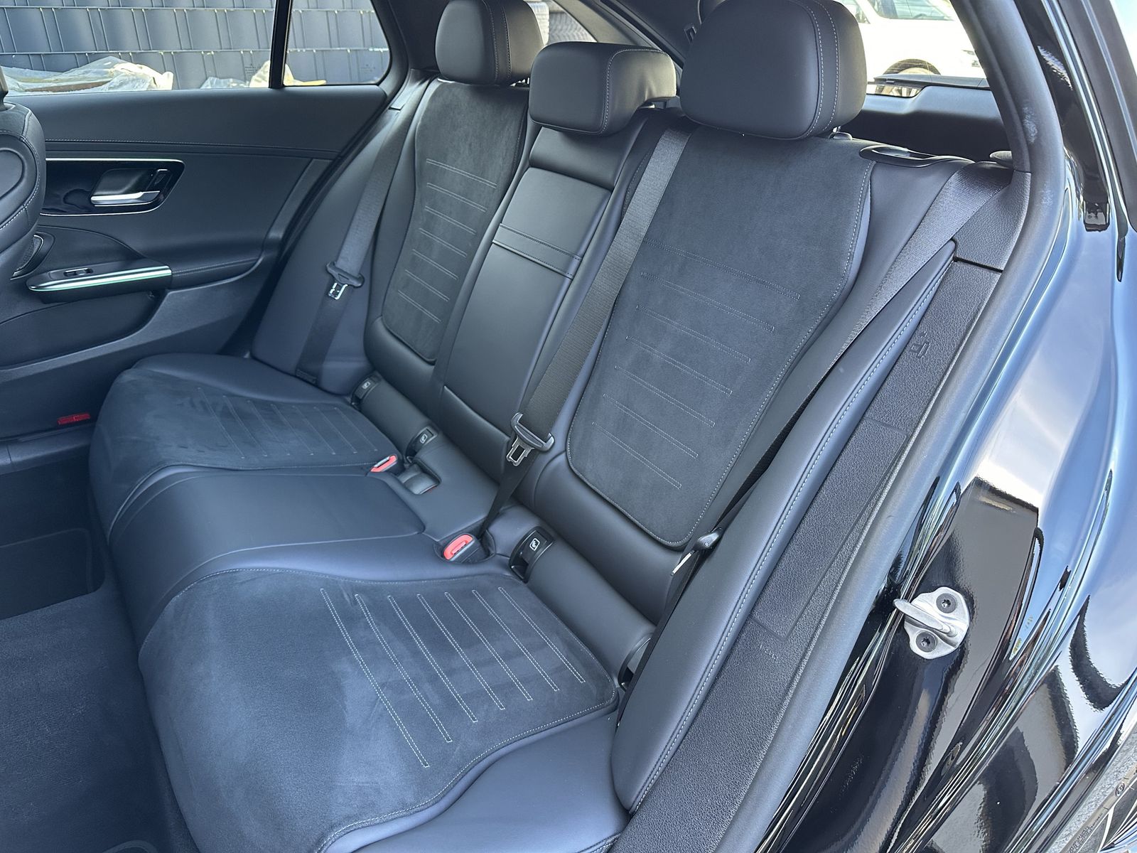 Fahrzeugabbildung Mercedes-Benz C 300d T AMG-Line NAV+LED+KAM+WIDESCREEN+19ZO+PP