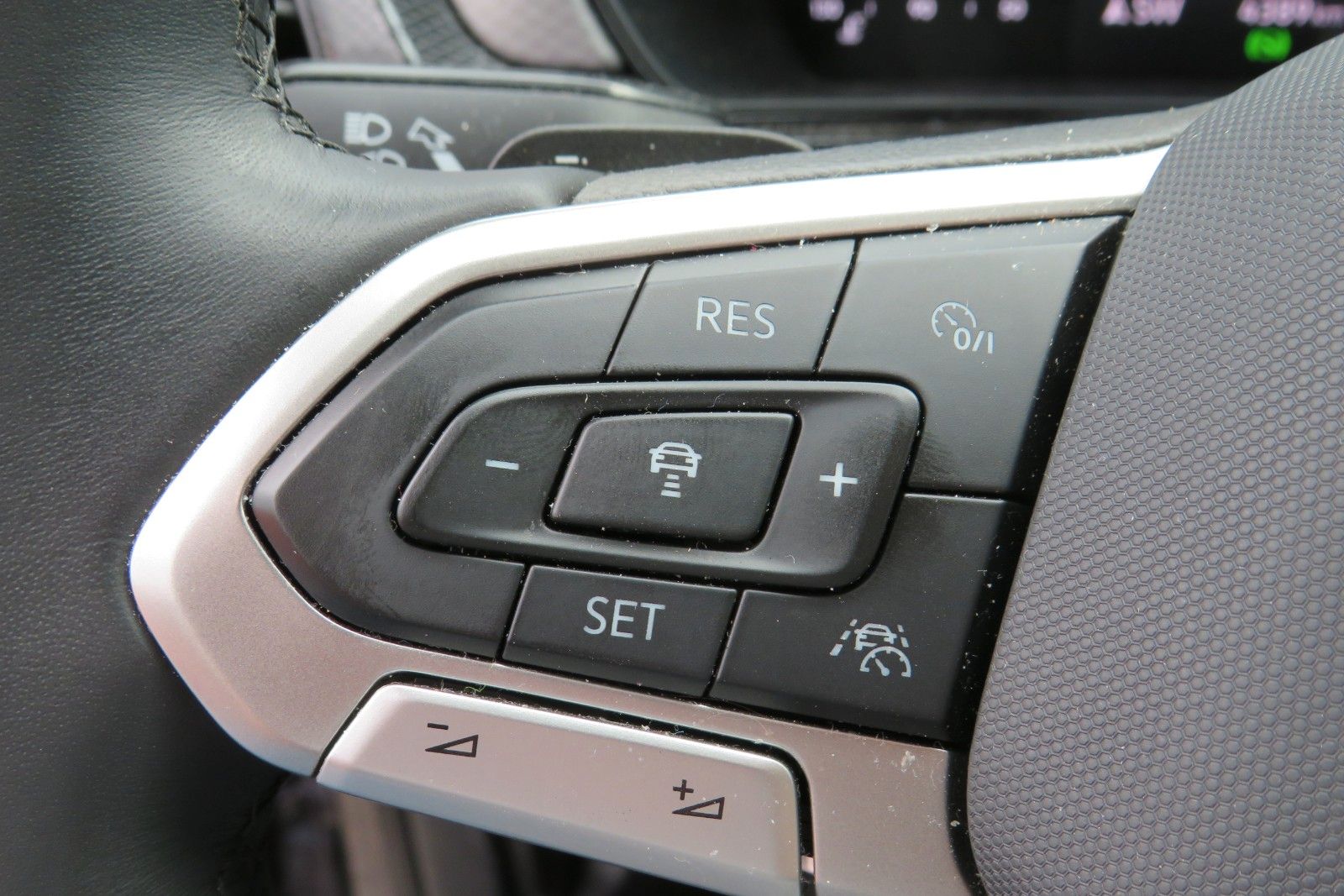 Fahrzeugabbildung Volkswagen T-Cross DSG ACC KAMERA NAVI SITZH LED APP GJ 1.H