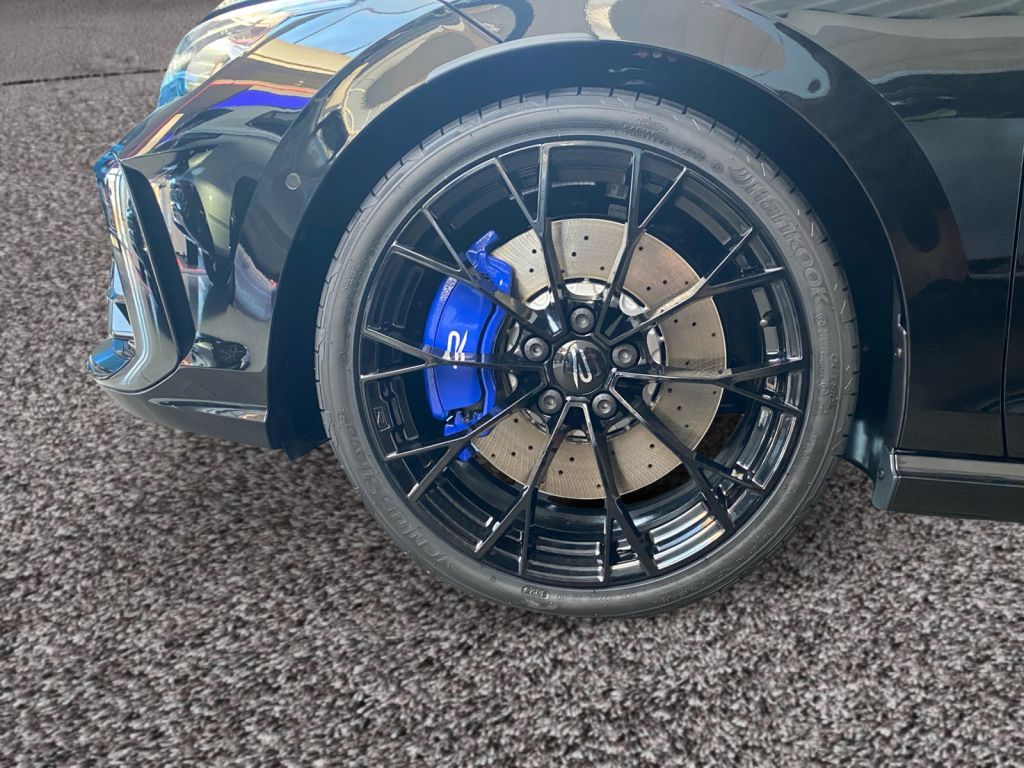 Fahrzeugabbildung Volkswagen Golf Variant R Black Style Harman Carbon VMax270