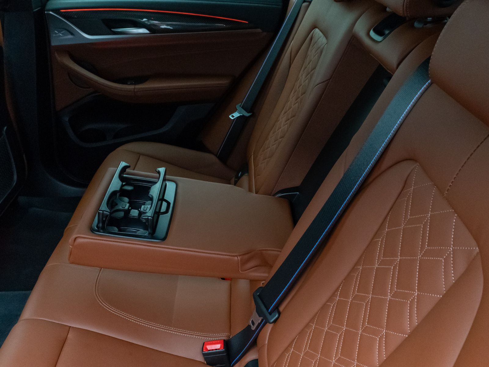 Fahrzeugabbildung BMW X4 M40i Kamera Laser HUD DAB H/K DisplK AHK 20"