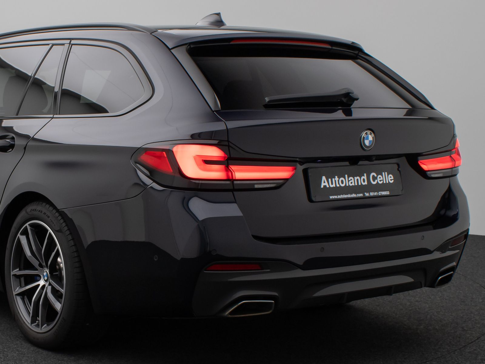 Fahrzeugabbildung BMW 530d xD M Sport Kamera HUD DAB H/K Komfort Alarm