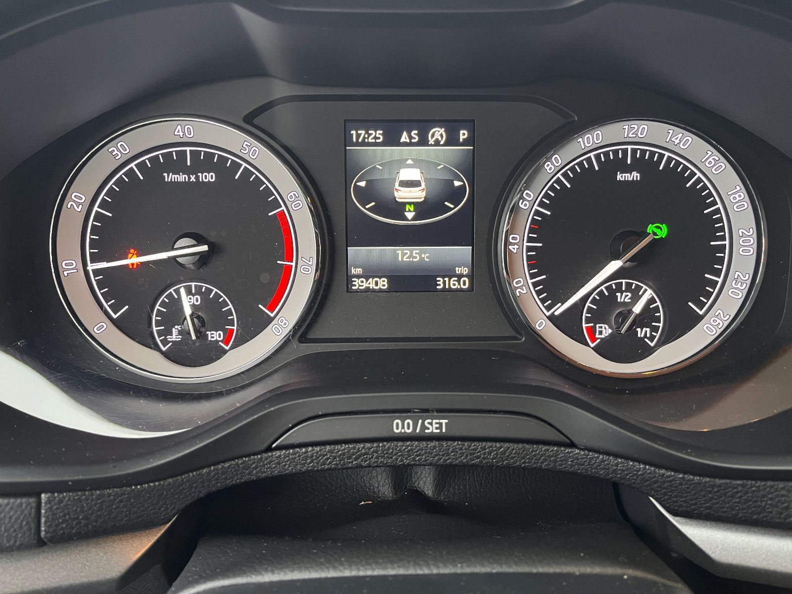 Fahrzeugabbildung SKODA Karoq Ambition 1.0 DSG