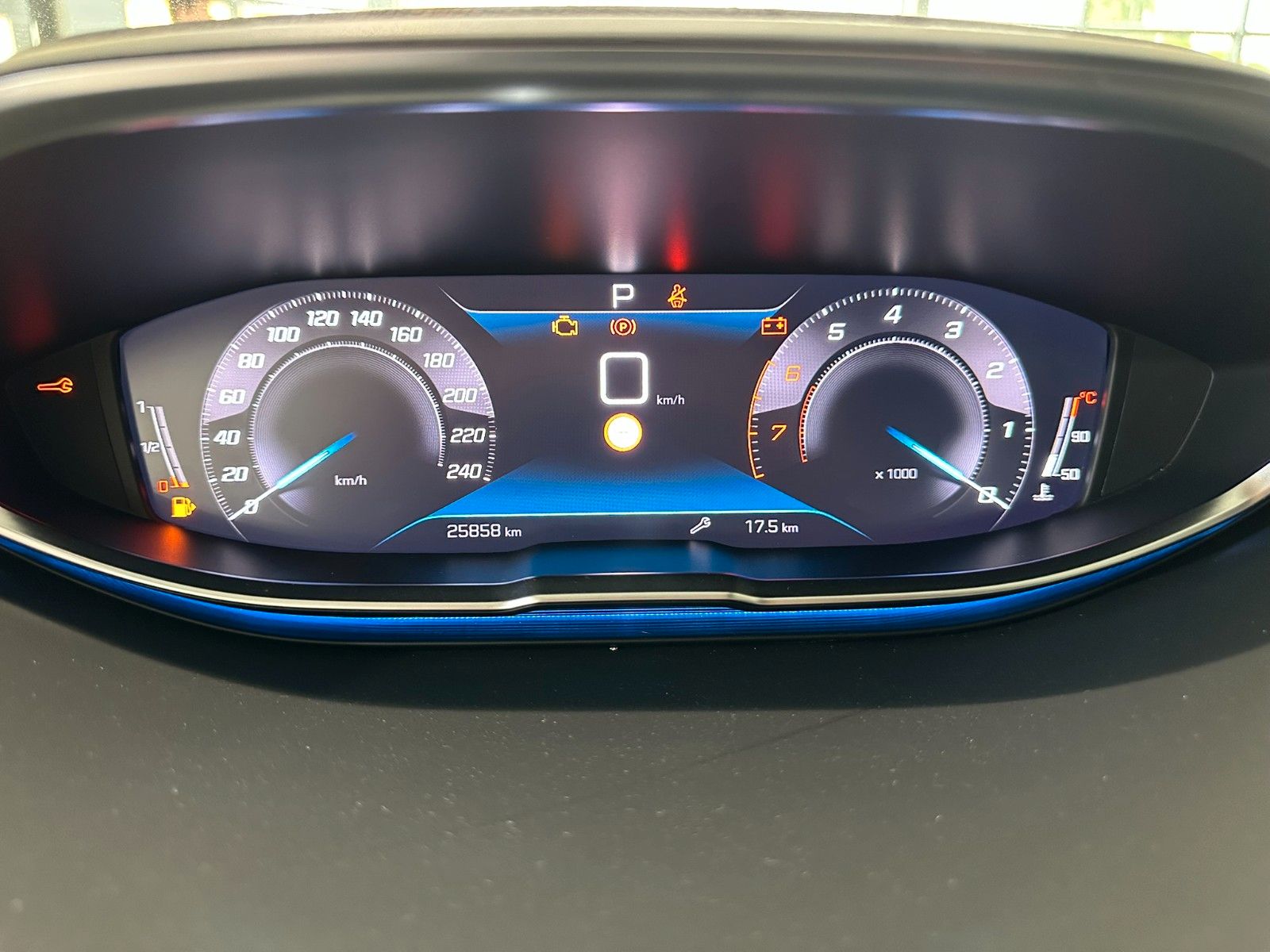 Fahrzeugabbildung Peugeot 5008 Active Pack 1.2T LED/NAVI/PDC/R'CAM/DAB+