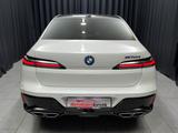 BMW M760 e xDrive M-SPORT|TV|B&W|SKY-LOUNGE|MEGAVOLL - BMW M760 mit Panoramadach