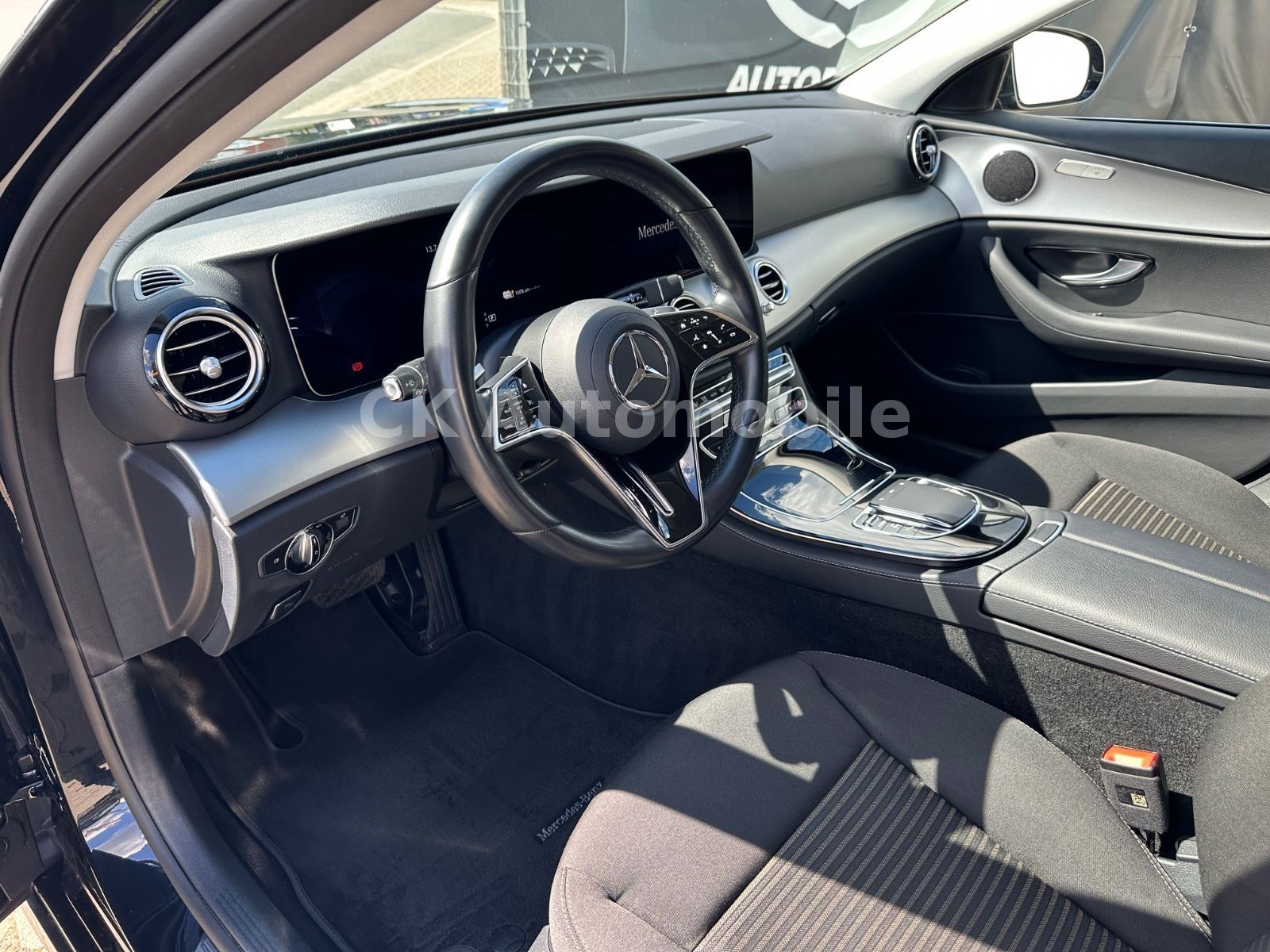Fahrzeugabbildung Mercedes-Benz E 300de T-Modell Avantgarde/Widescreen/LED/AHK