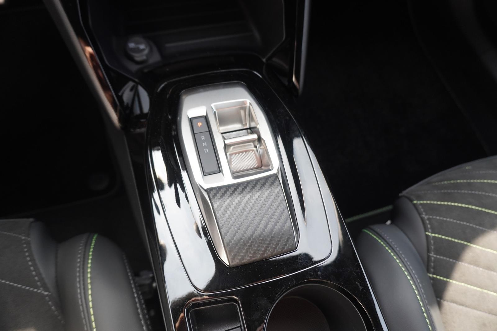 Peugeot 2008 GT 1.2 Hybrid 145 Aut. LED ACC Navi 360°