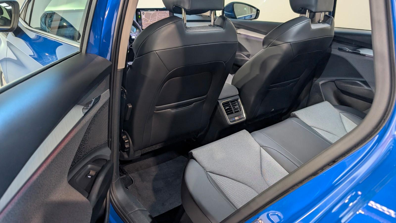 Skoda Enyaq 80 Loft KAM*LANE*SHZ*19"
