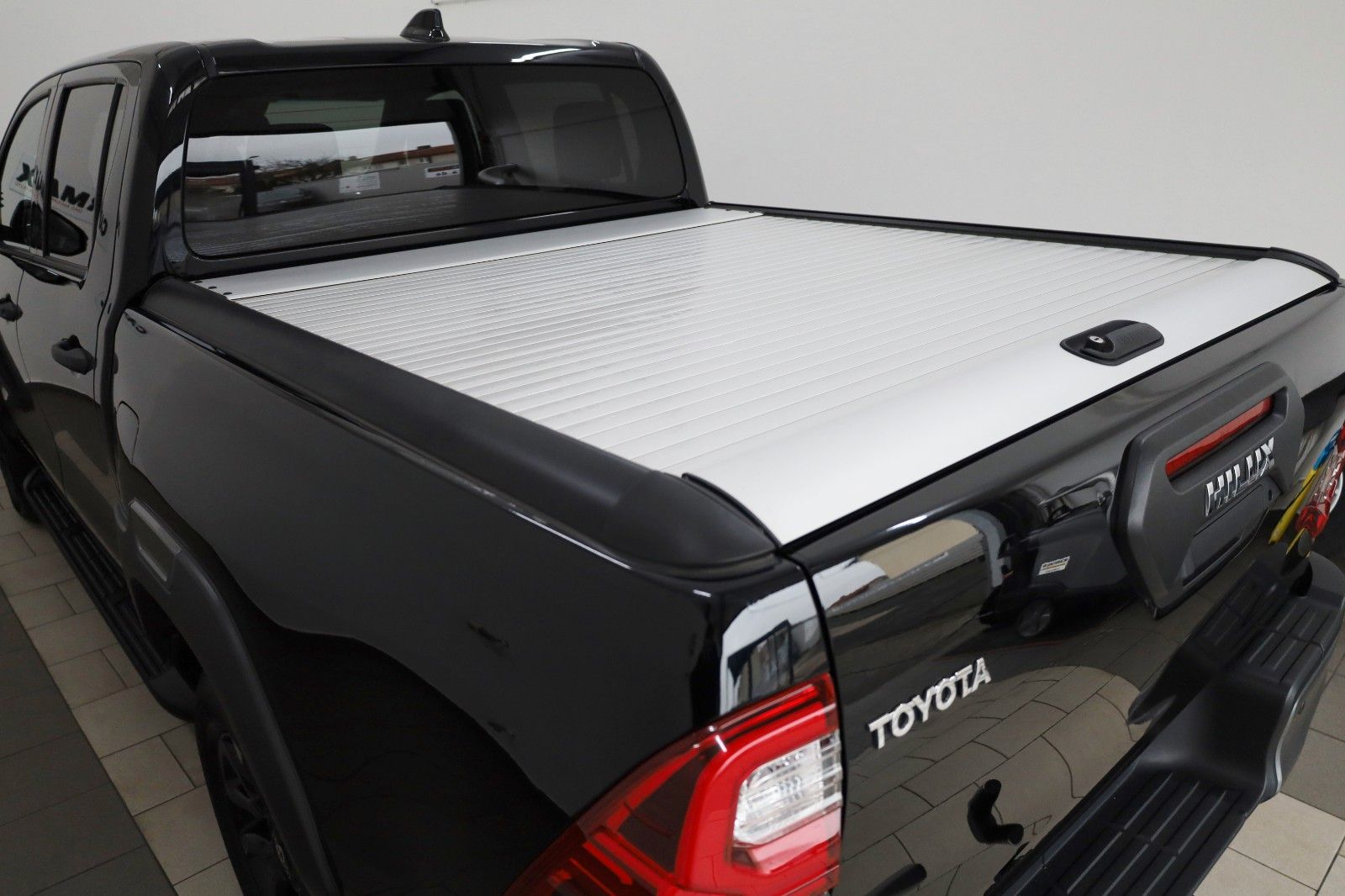 Fahrzeugabbildung Toyota Hilux Double Cab Invincible,ACC, Navi,Rollo, AHK