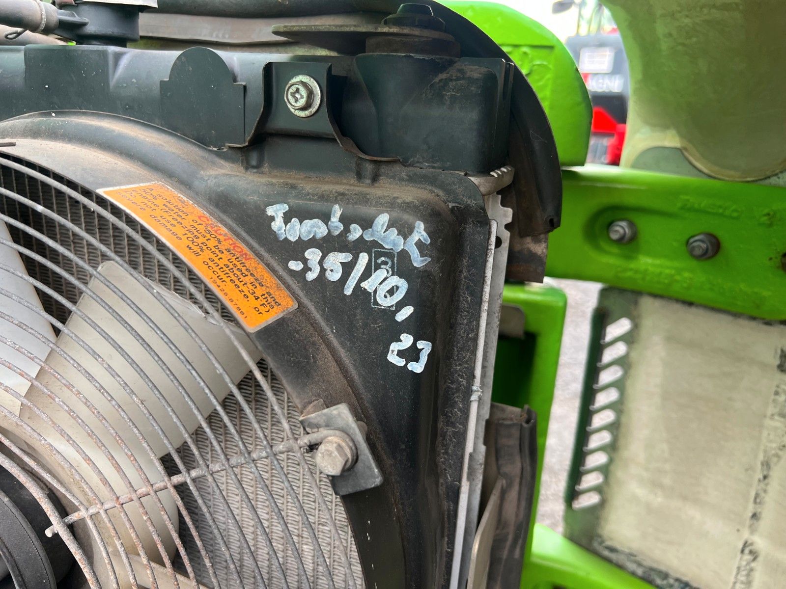 Fahrzeugabbildung Niftylift HR17D 4X4 / 1.636h / 17m Arbeithöhe