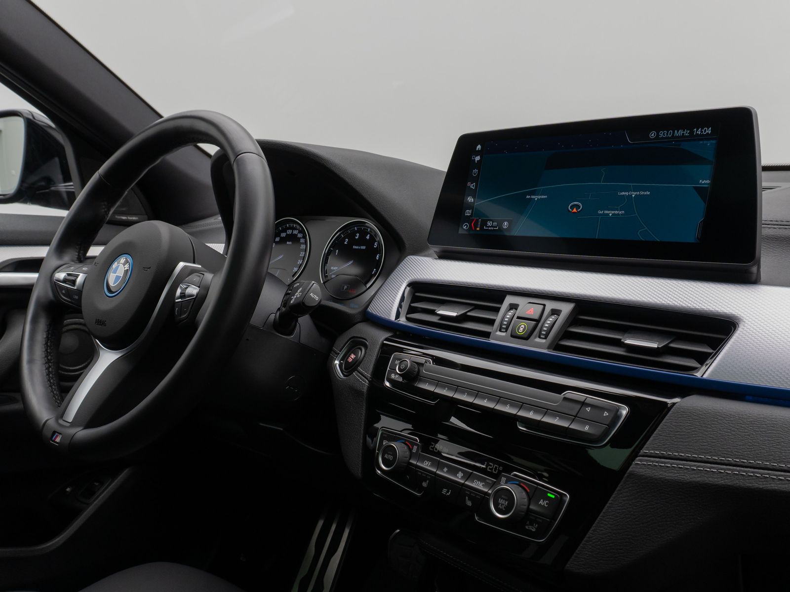 Fahrzeugabbildung BMW X2 xD25e M Sport HUD DAB Kamera Alarm Panorama