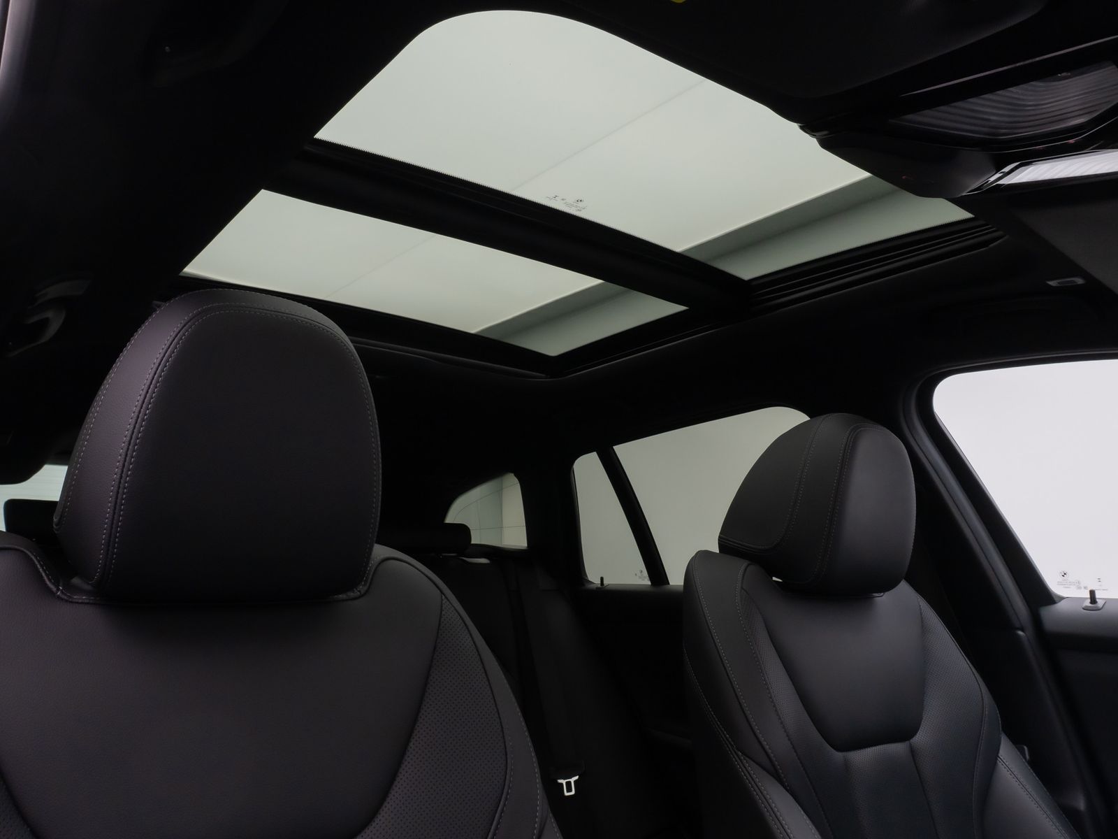 Fahrzeugabbildung BMW 330e xD Luxury Line Panorama Kamera HUD DAB AHK