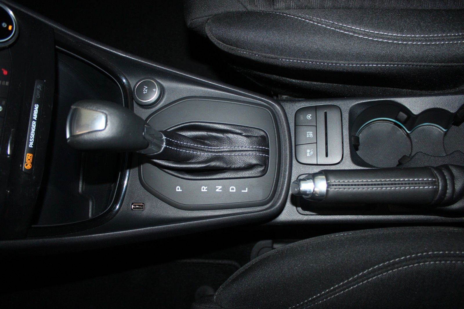 Fahrzeugabbildung Ford Puma Titanium Automatik NAVI LED WinterPaket uvm