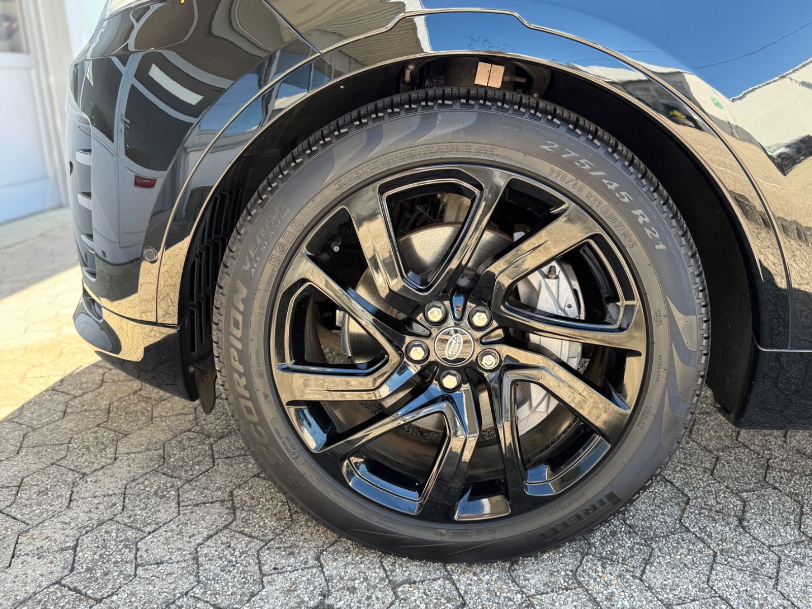 Fahrzeugabbildung Land Rover Discovery  R-Dynamic AWD/7-SITZER/360'°Cam/AHK