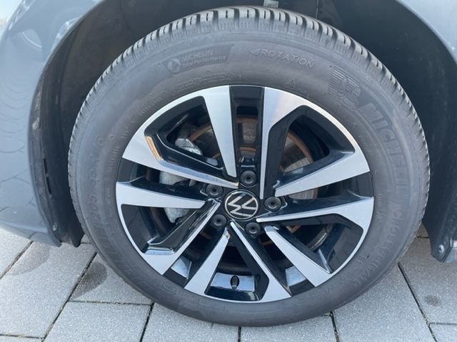 Golf VIII 1.5 TSI UNITED NAVI KEYLESS ACC Fernli