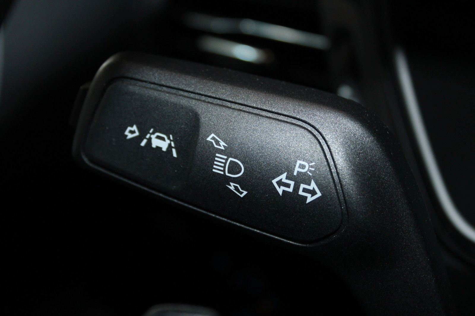 Fahrzeugabbildung Ford Focus ST-LINE Turnier Automatik LED NAVI CAM AHK