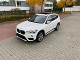 BMW X1 sDrive18d/Panorama/Kamera/HuD/ACC - BMW X1: Sdrive 18d