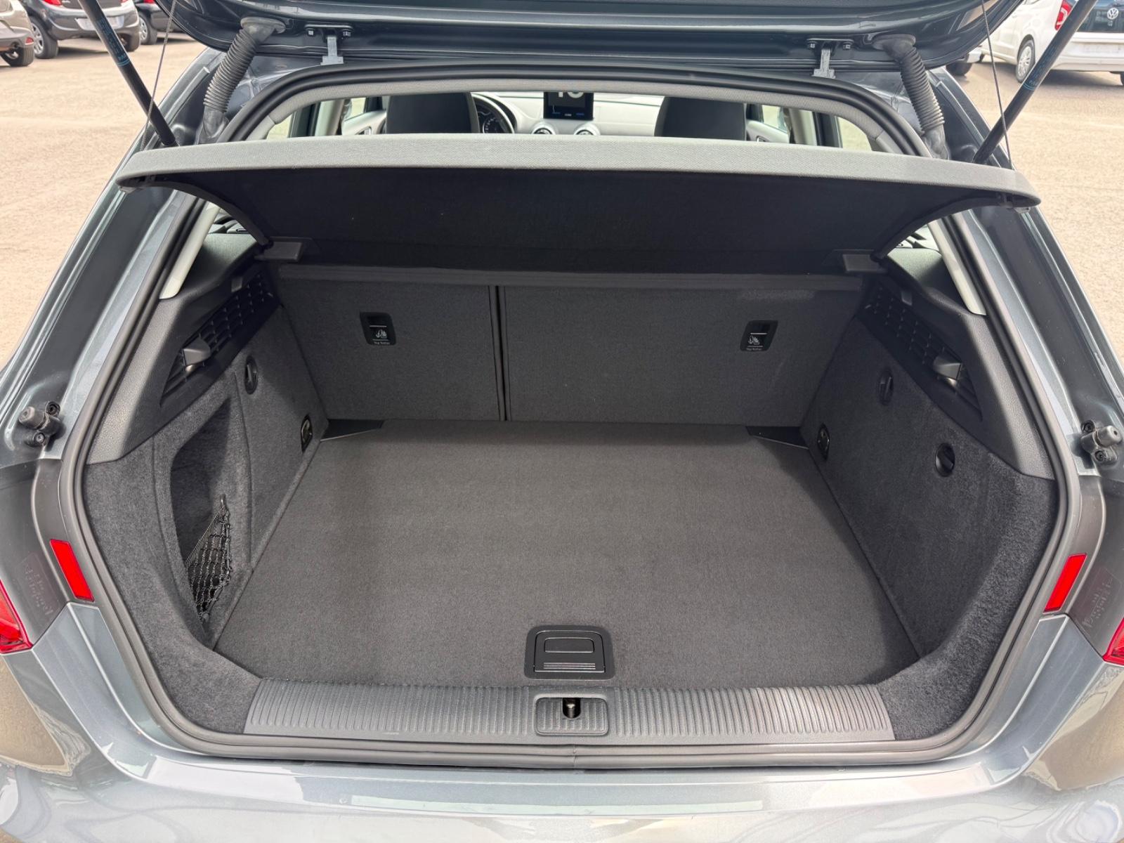Audi A3 Sportback Sport Paket*XEN*PDC*SHZ*TEMP*HU NEU