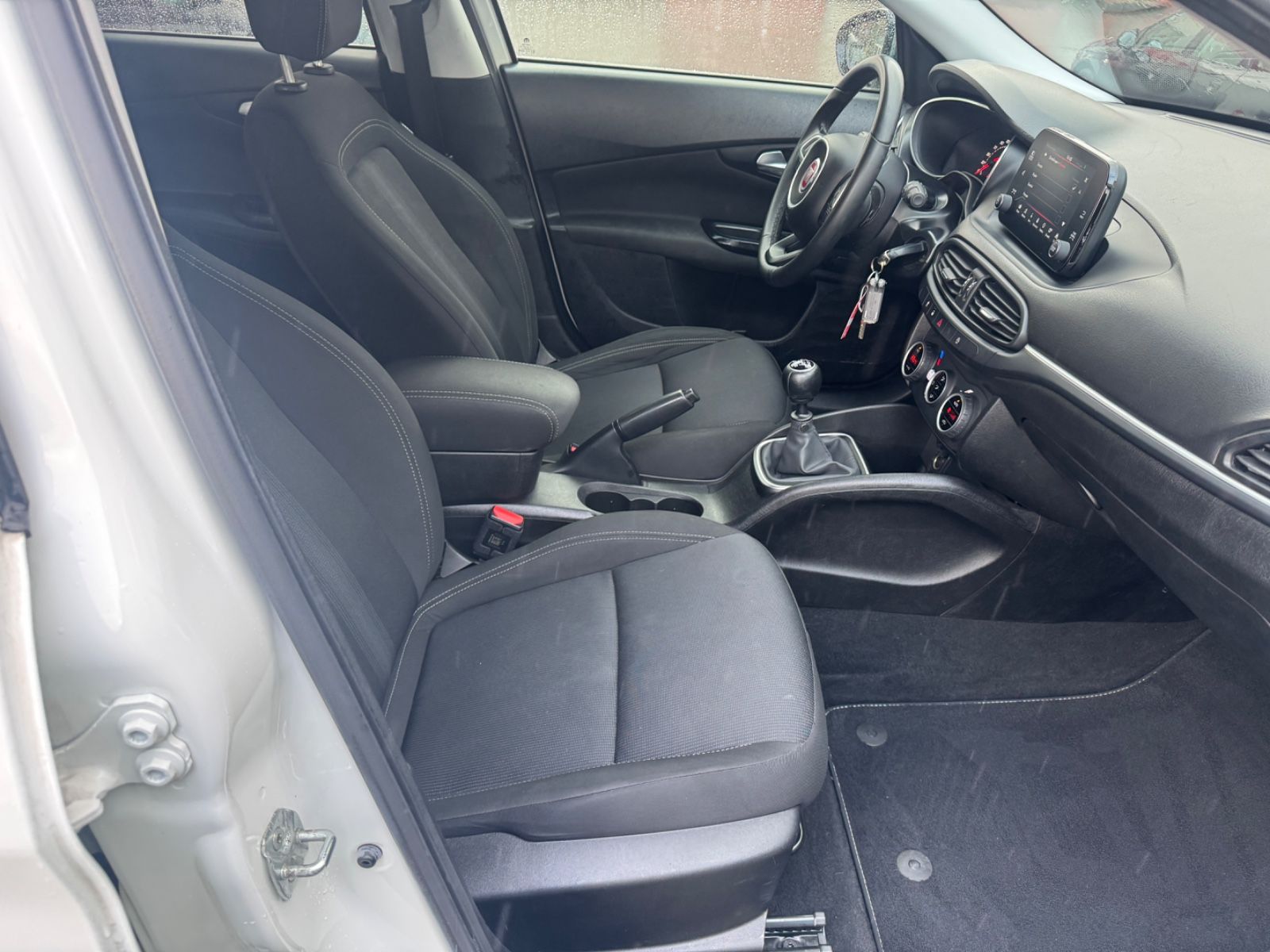 Fahrzeugabbildung Fiat Tipo Mirror Navi+Kamera