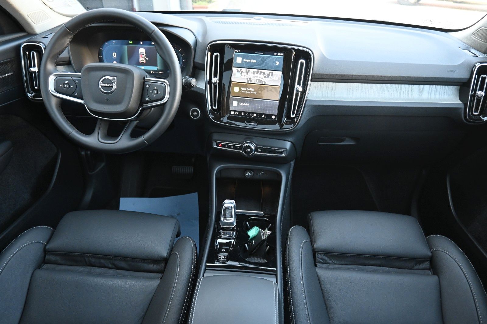 Fahrzeugabbildung Volvo XC40 B4 Dark*FSHZG*360°*PANO*ACC*AHK*PIXEL