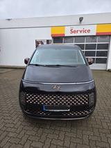 Hyundai STARIA 2.2 CRDi Signature 7-Sitzer Auto 4WD ... - schwarze Hyundai STARIA