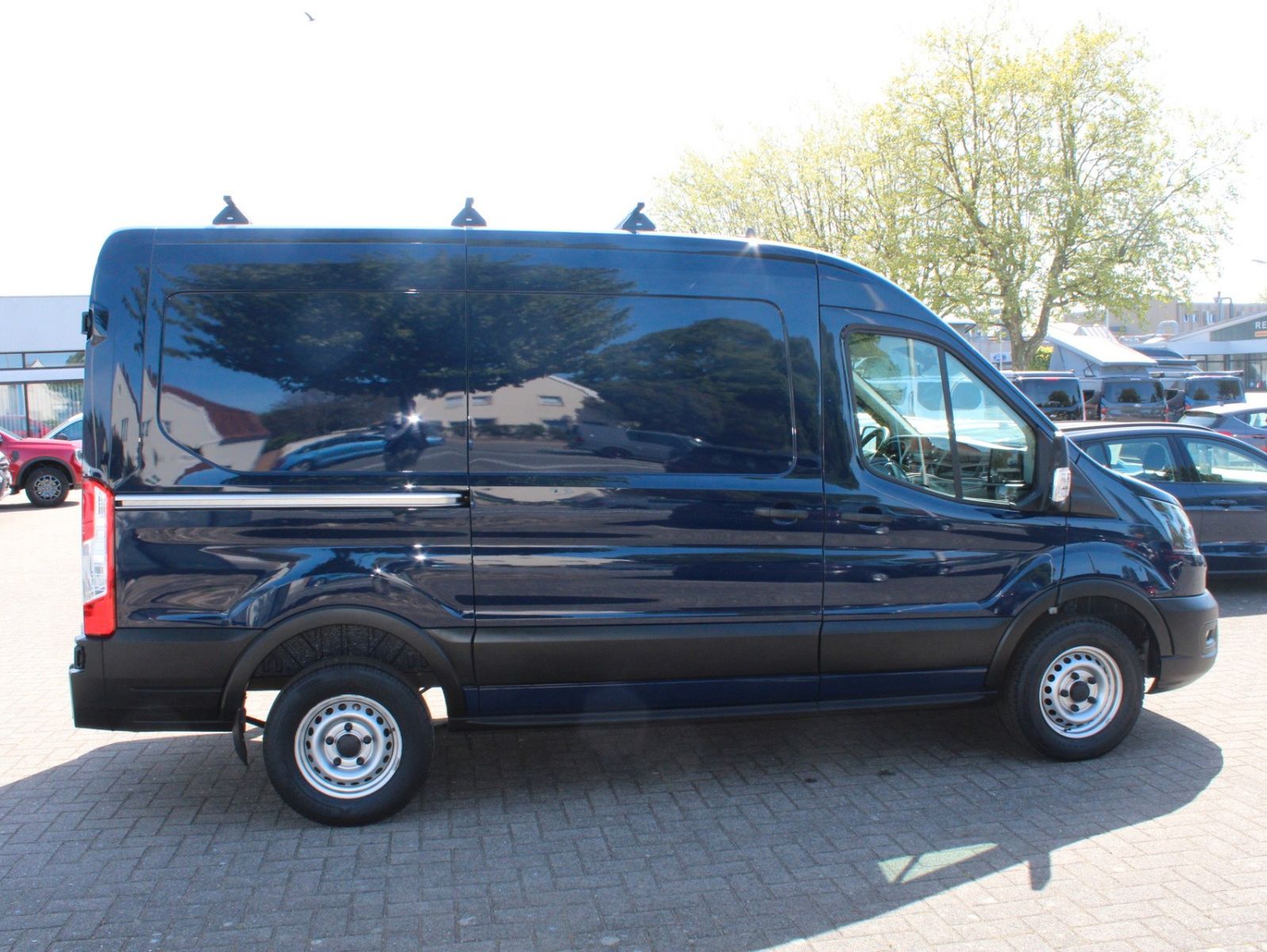 Fahrzeugabbildung Ford Transit L2 H2 Kasten LKW AHK PDC Kamera uvm.