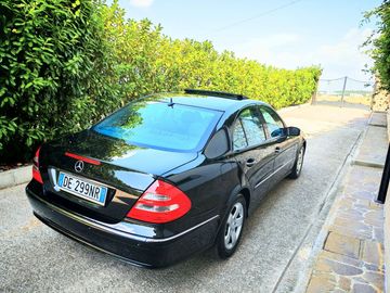 Mercedes E 220 - 11