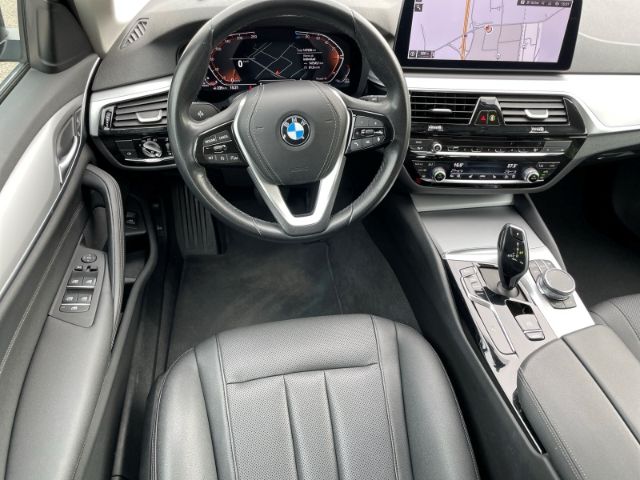 Fahrzeugabbildung BMW 520 d Mild-Hybrid xDrive Autom. Kamera, Sitzheiz