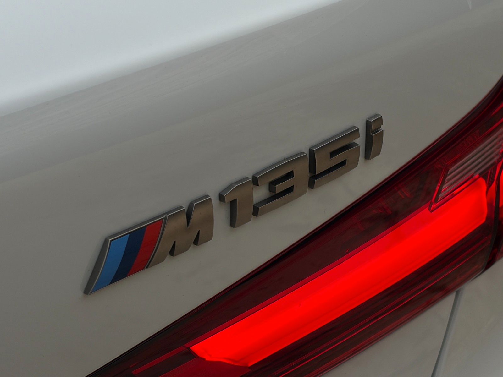 Fahrzeugabbildung BMW M135i xDrive HiFi SHZ LED DAB PDC Wireless Temp