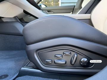  Porsche TAYCAN — миниатюра 20