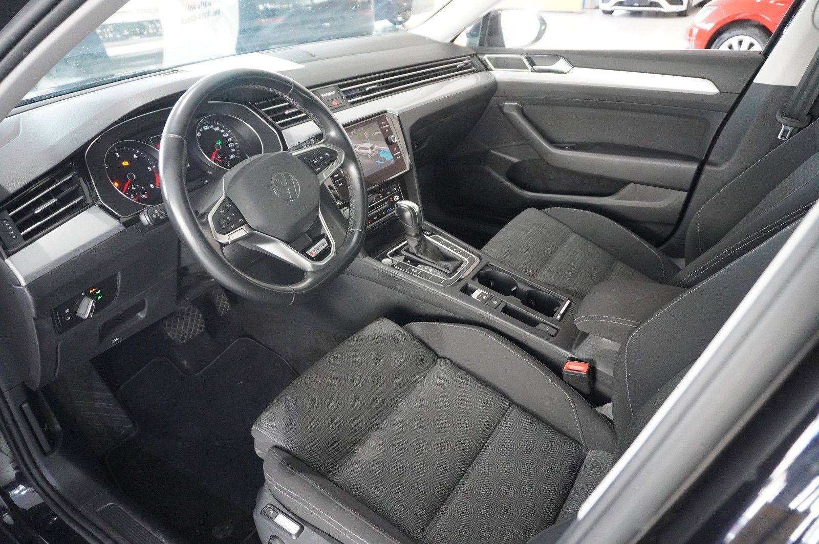 Fahrzeugabbildung Volkswagen Passat VARI. 2.0D BUSINESS 4M NAVI/KAMERA/SH/AHK